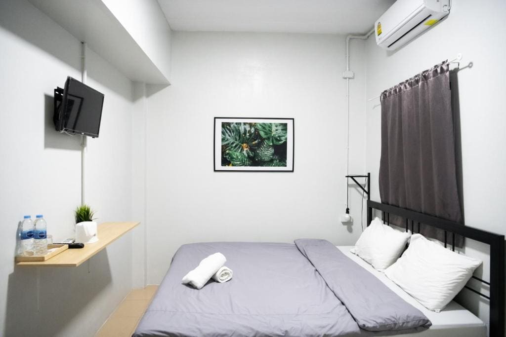 Deluxe King Room room - Image 3