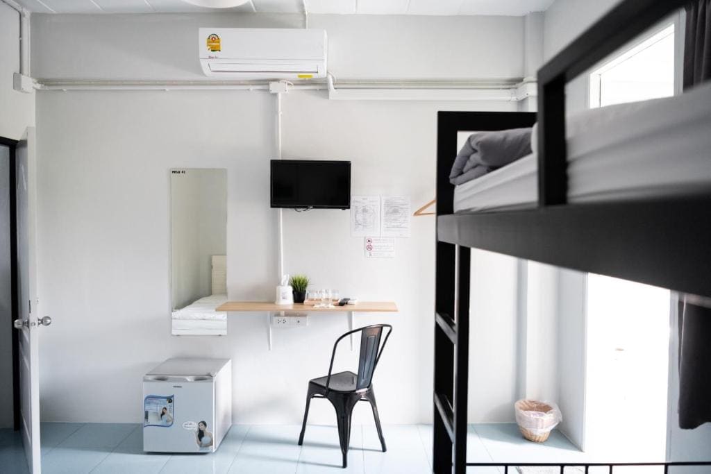 Quadruple Room with Private Bathroom room - Image 3