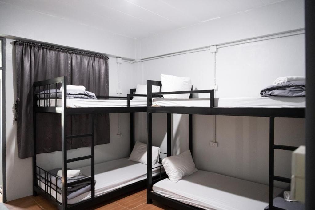 Quadruple Room with Private Bathroom room - Image 2