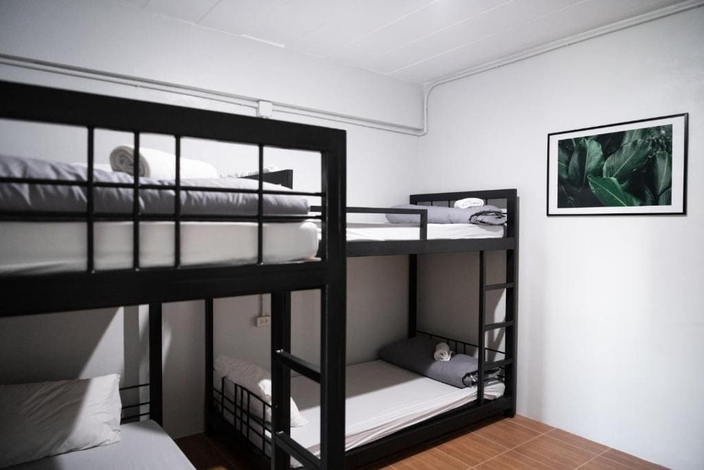 Quadruple Room with Private Bathroom room - Image 1