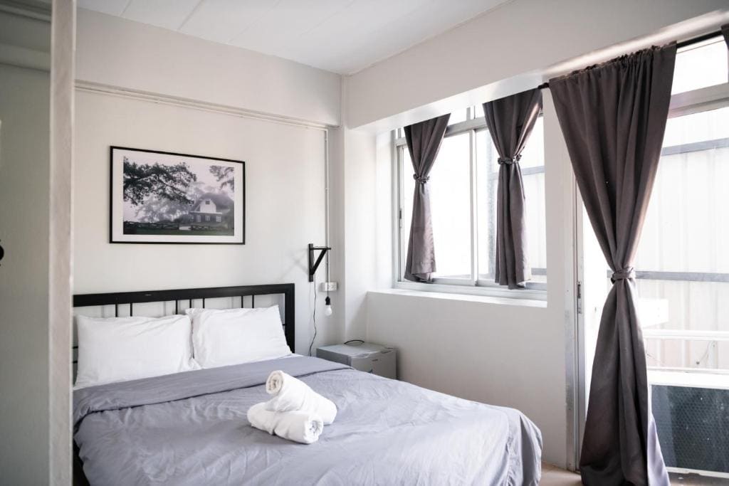 Queen Room with Balcony room - Image 2