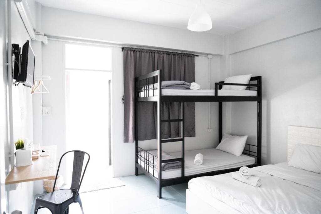 Standard Quadruple Room room - Image 3