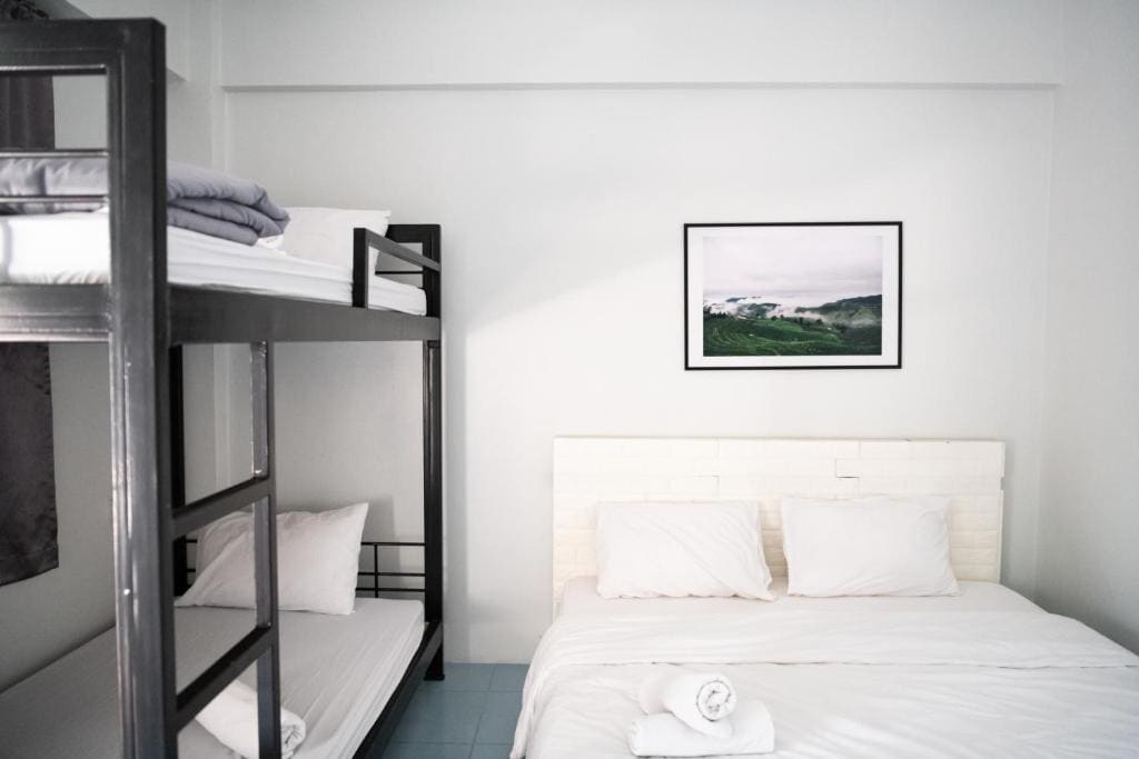 Standard Quadruple Room room - Image 2