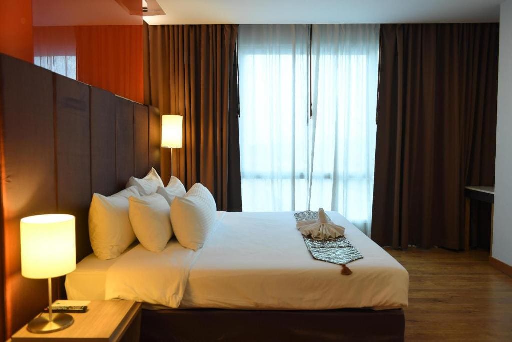 Grand Design Suite room - Image 3