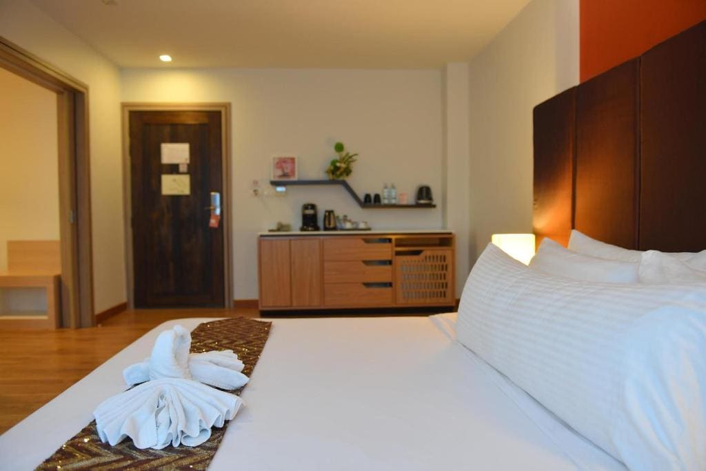 Grand Design Suite room - Image 1