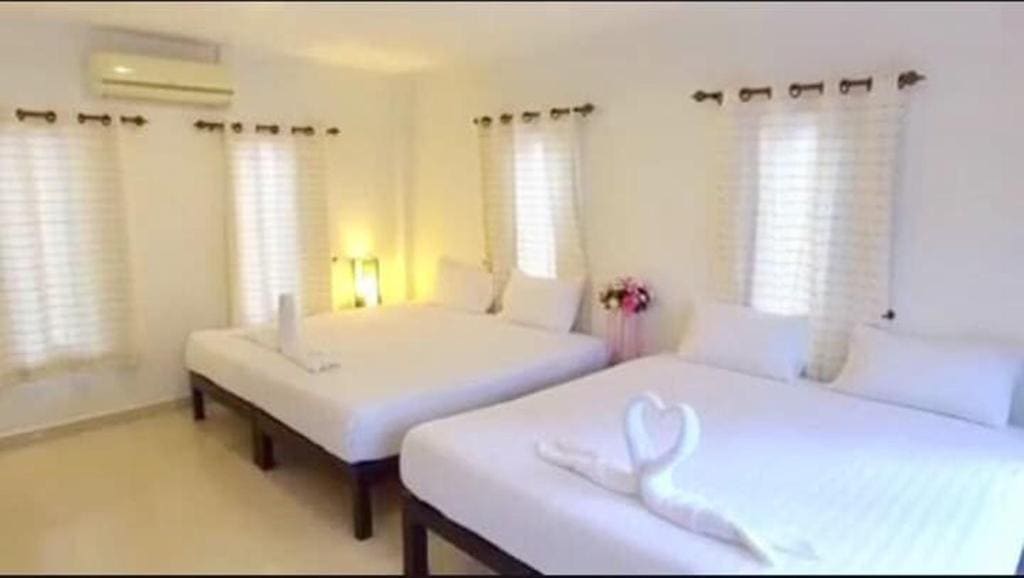 Family Room room - Image 1