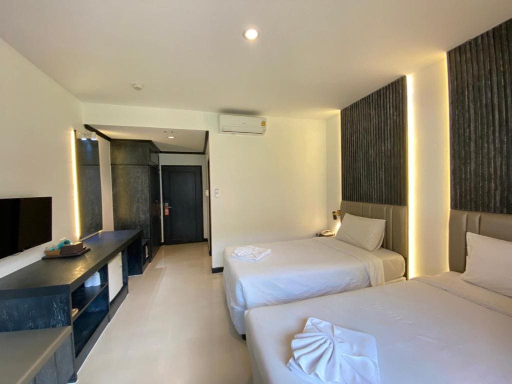 Deluxe Twin Room room - Image 3