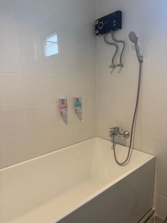 Double Room with Spa Bath room - Image 2
