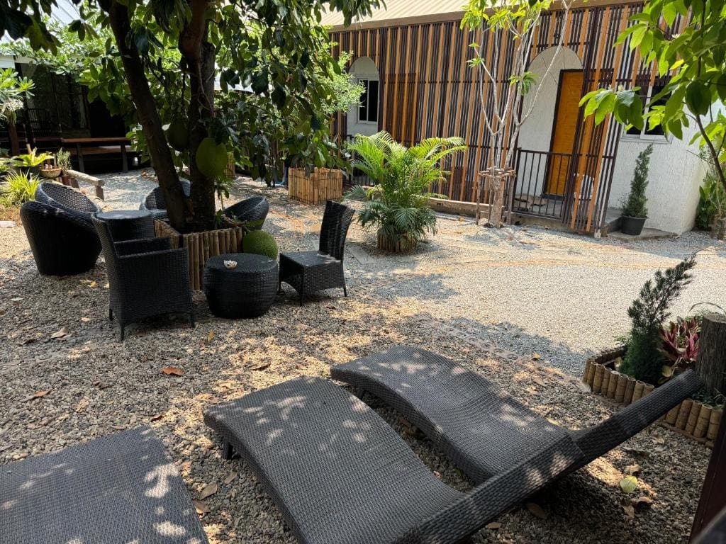 Family Room with Garden View room - Image 2