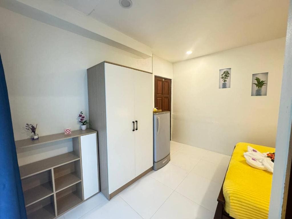 Room room - Image 2