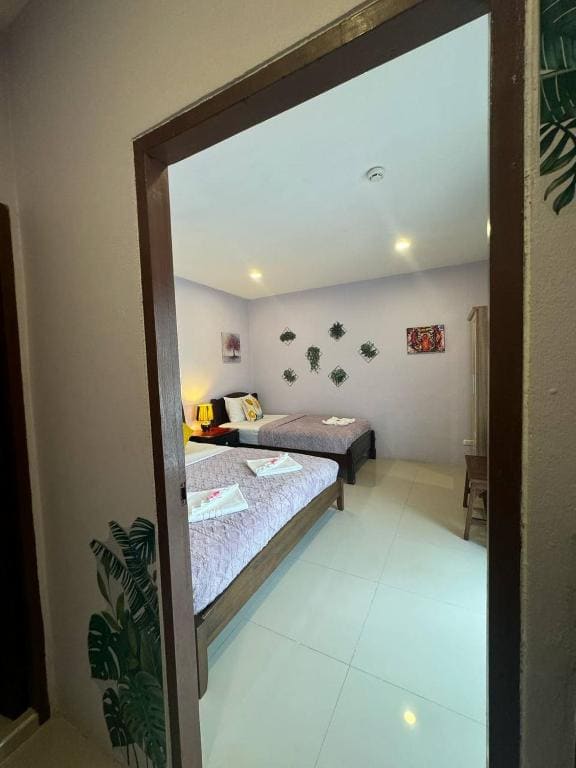 Studio Apartment room - Image 2