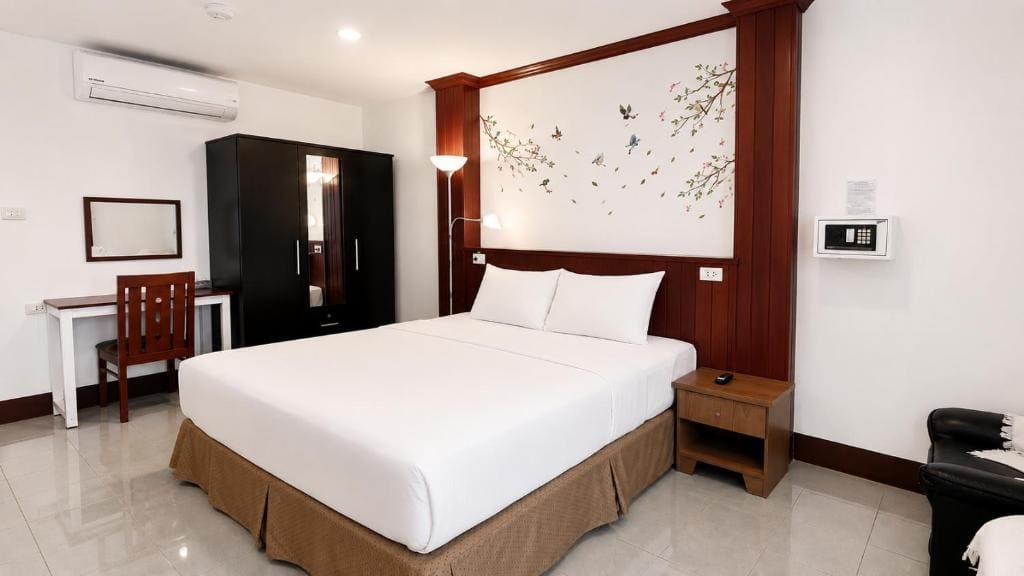 Deluxe Double Room room - Image 2