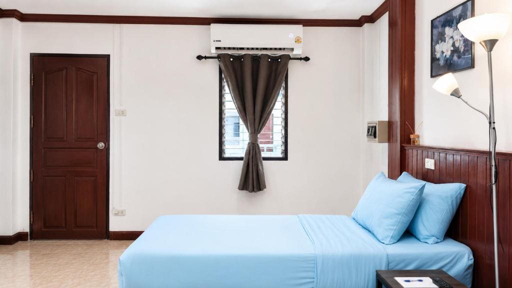 Deluxe Twin Room with Balcony room - Image 3