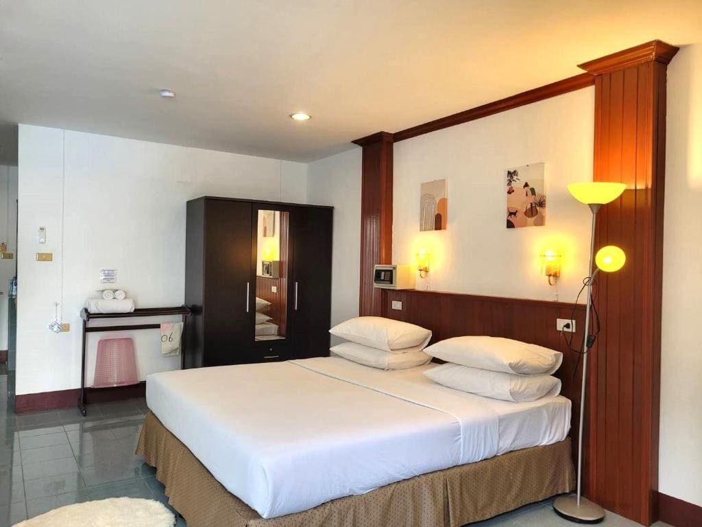 Deluxe with Pool View room - Image 1