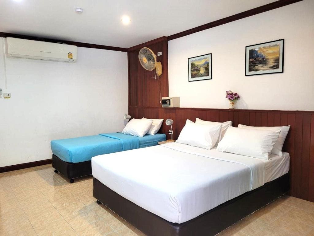 Deluxe Triple Room with Balcony room - Image 3