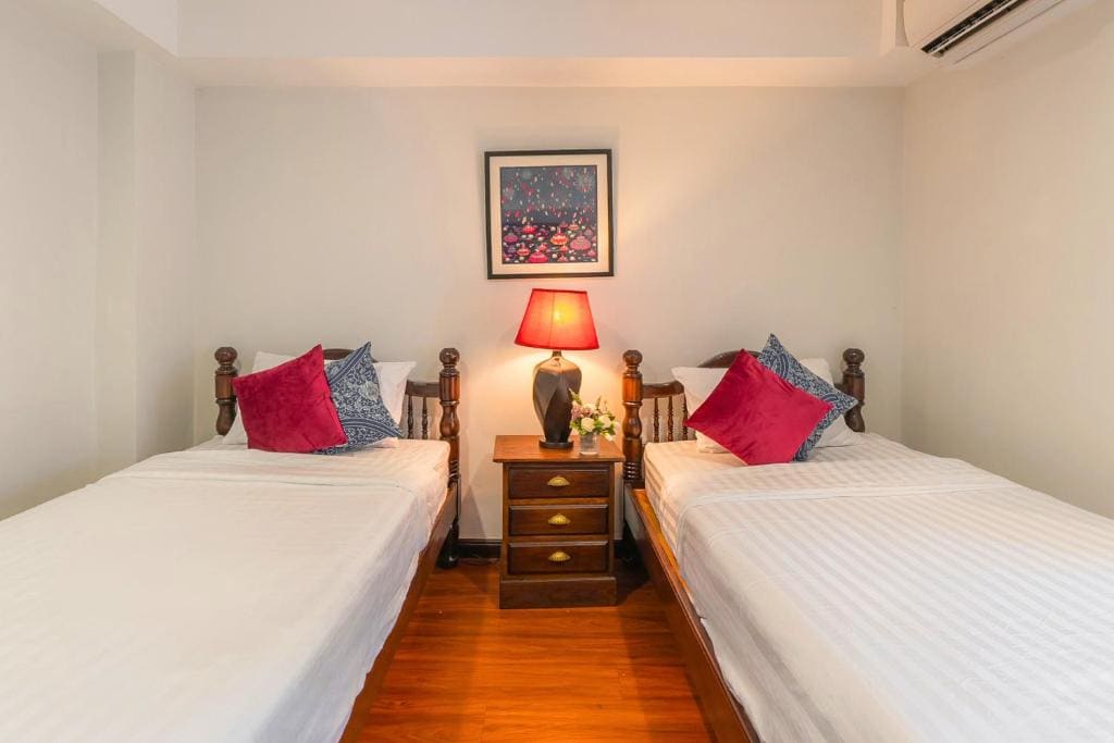 Twin Room with Balcony room - Image 3