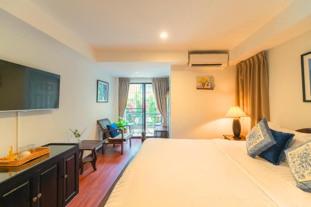 Deluxe Double Room with Balcony room - Image 3