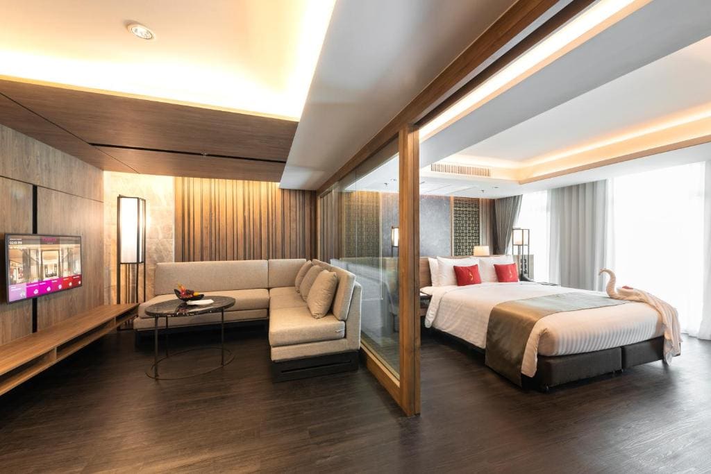 One-Bedroom King Suite room - Image 2