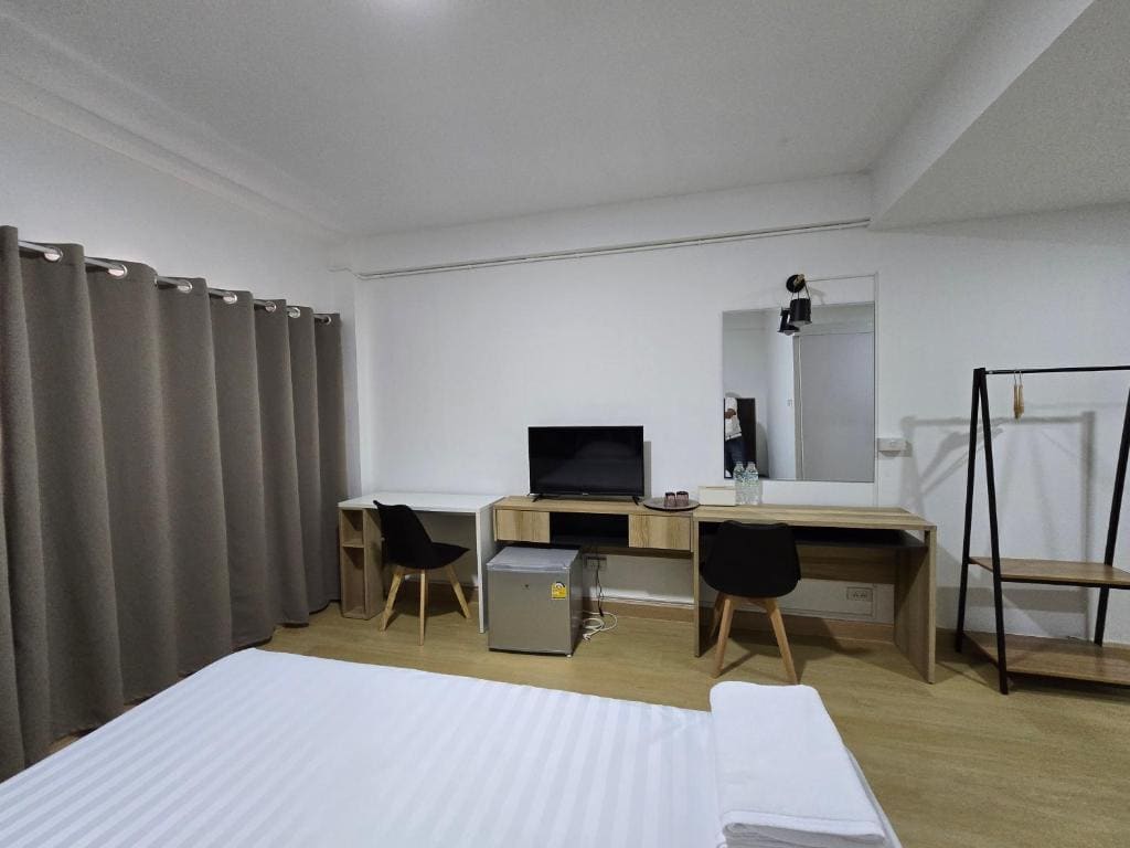 Superior Double or Twin Room room - Image 3