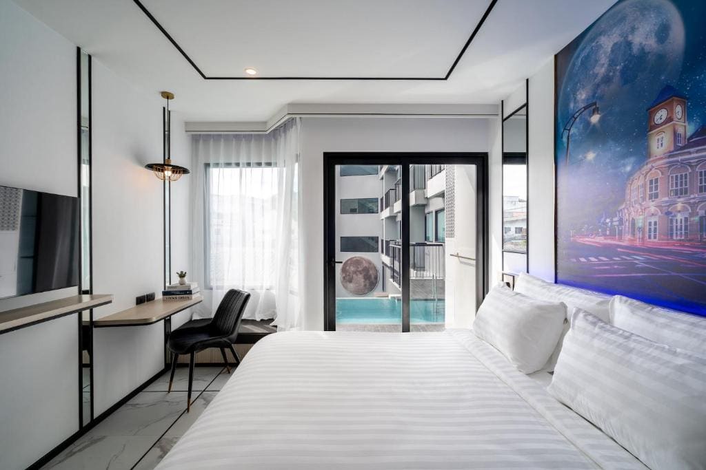 Deluxe King Pool Access room - Image 3