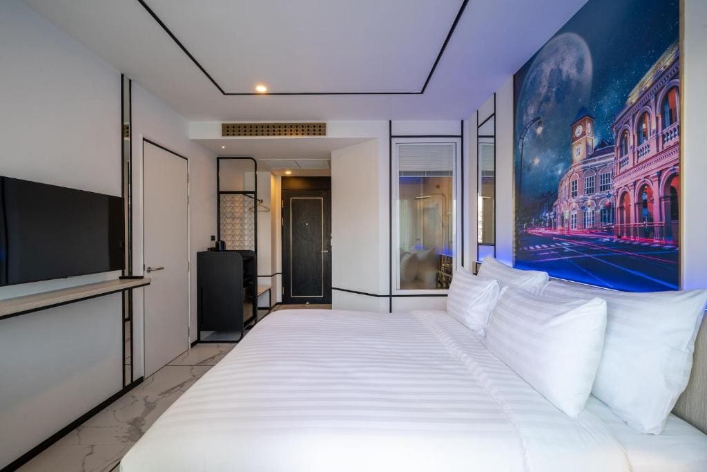 Deluxe King Room room - Image 2