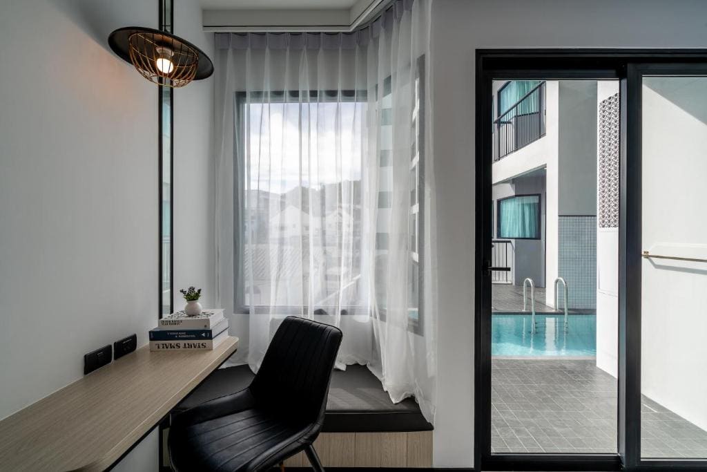 Deluxe King Pool Access room - Image 2