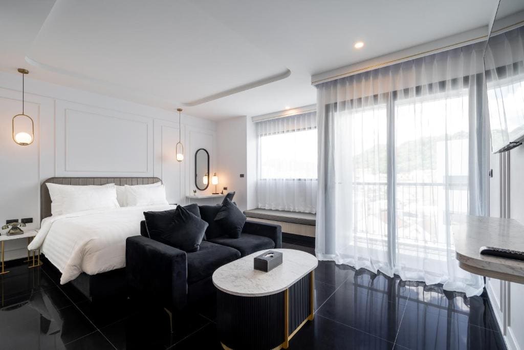 Deluxe King Pool Access room - Image 2