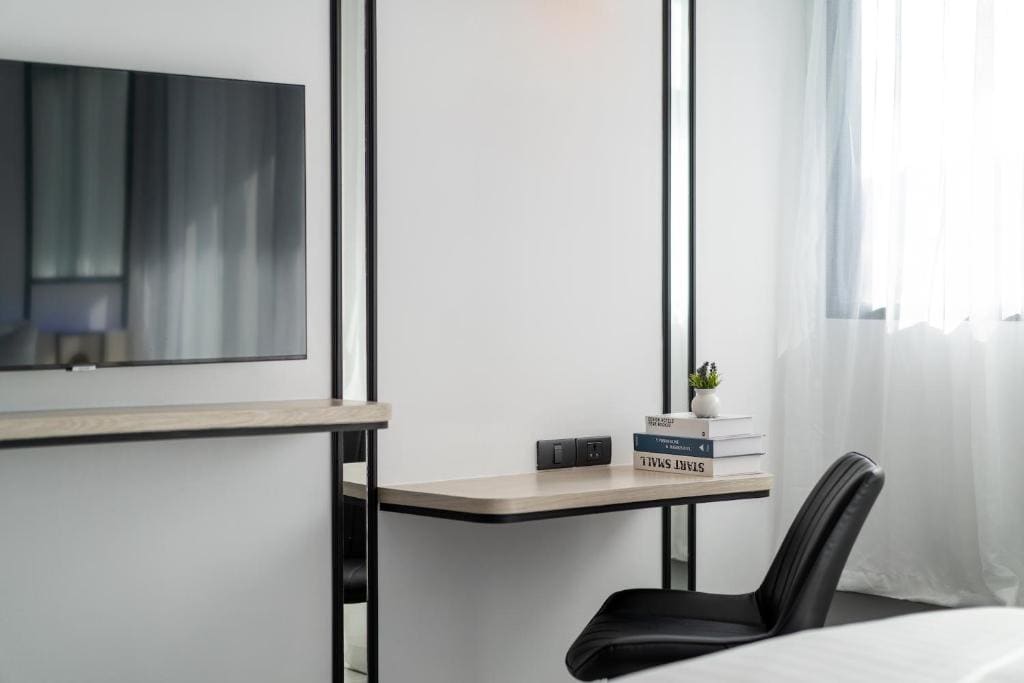 Deluxe Twin Room room - Image 3