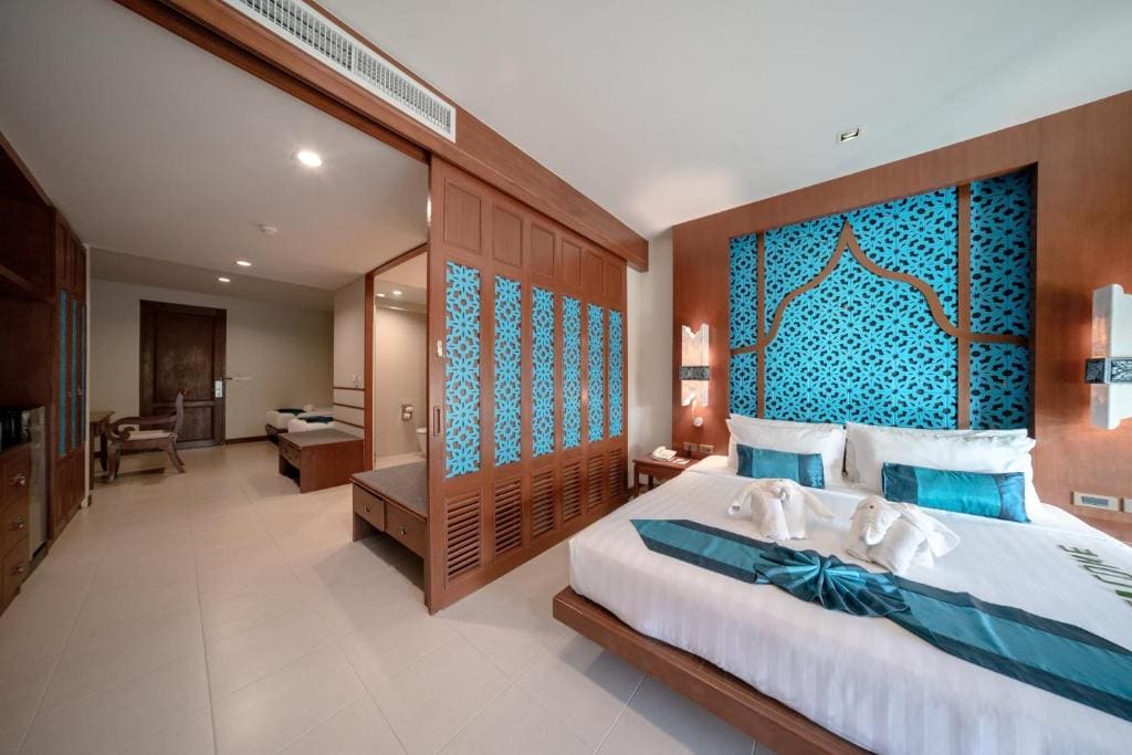 Deluxe Double Room with Pool Access room - Image 3
