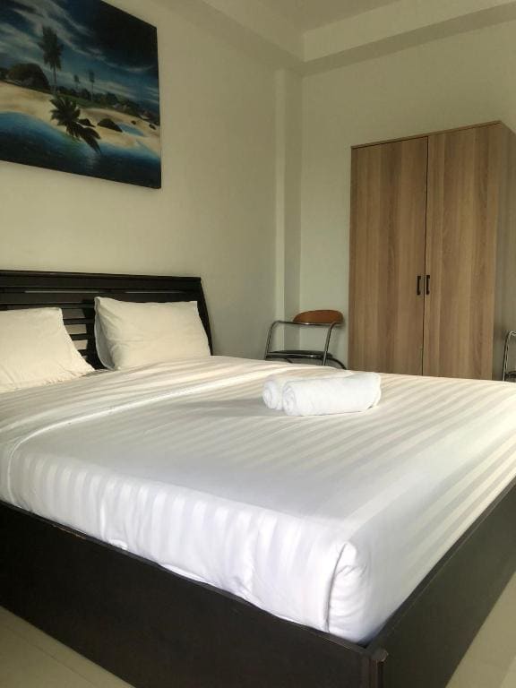 Deluxe Double Room with Balcony room - Image 2