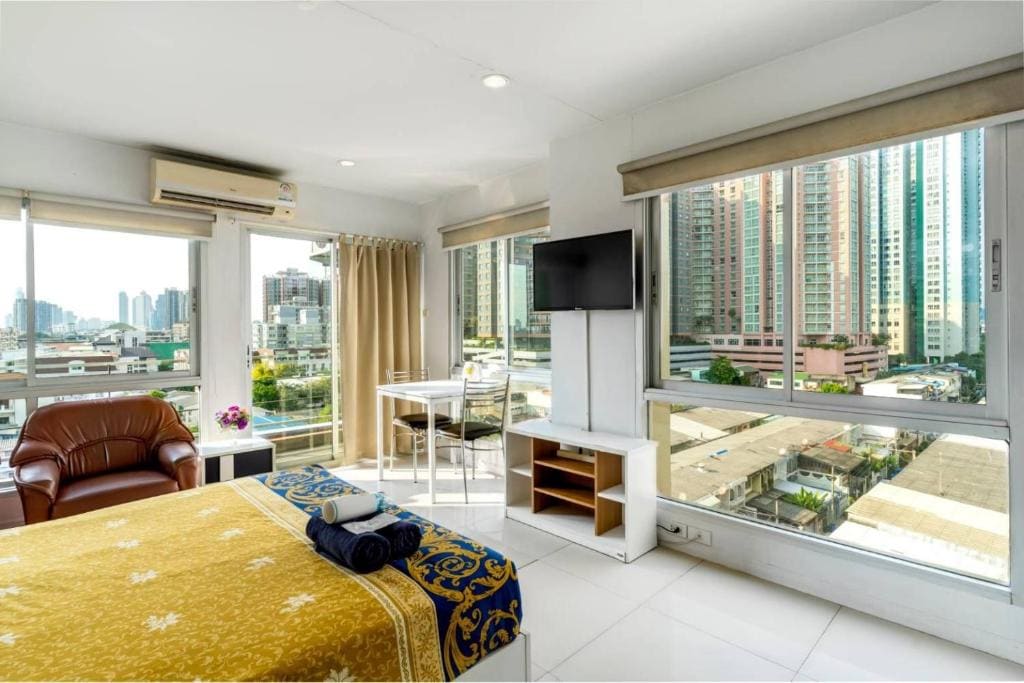 Studio with Balcony room - Image 1