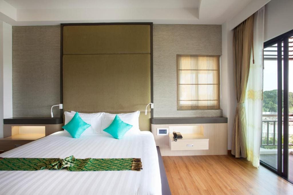 Deluxe Double or Twin Room room - Image 2