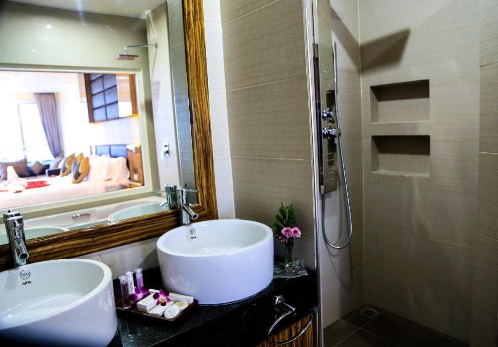 Spa Bath Seaview Suite room - Image 2