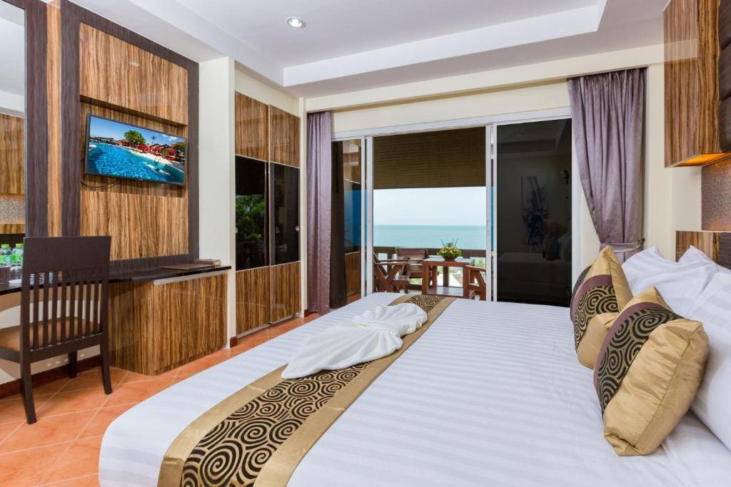 Deluxe Family Room (5 Adults) room - Image 3