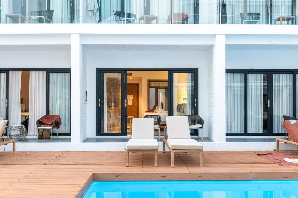 Grand Deluxe Poolside room - Image 2