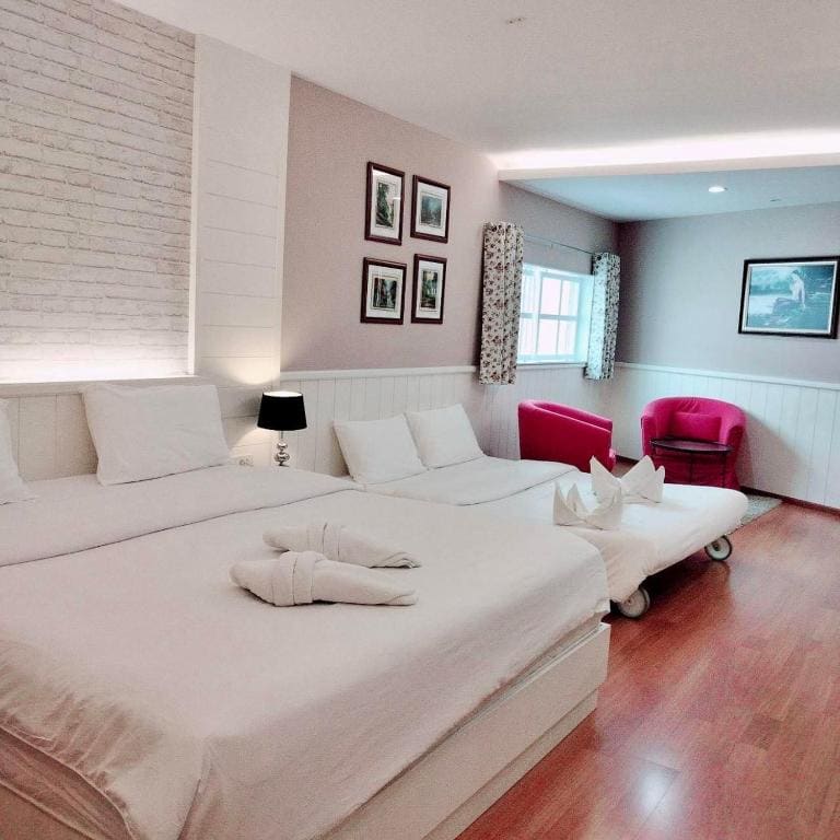 Small Double Room room - Image 2