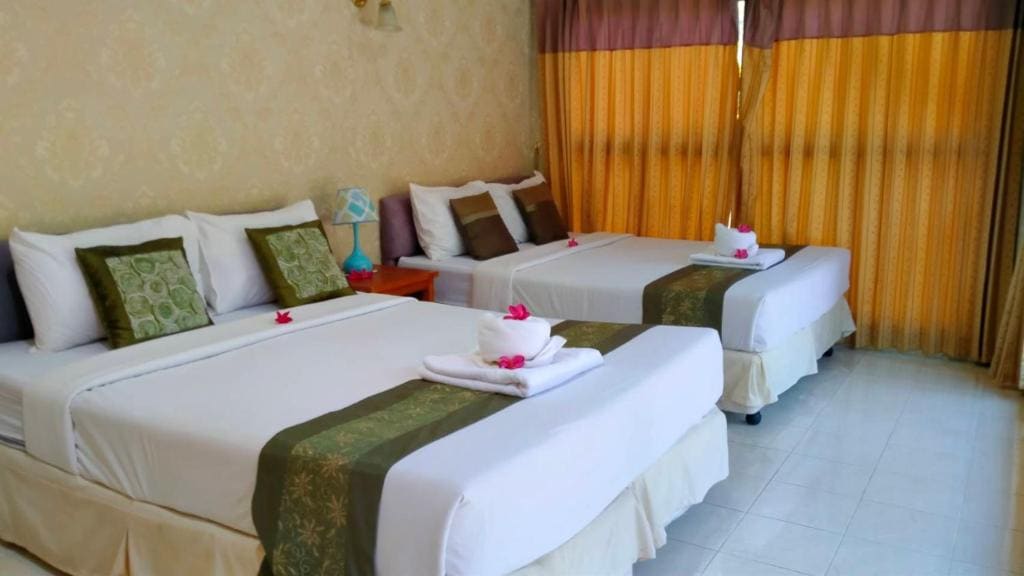 Deluxe Family Room room - Image 1