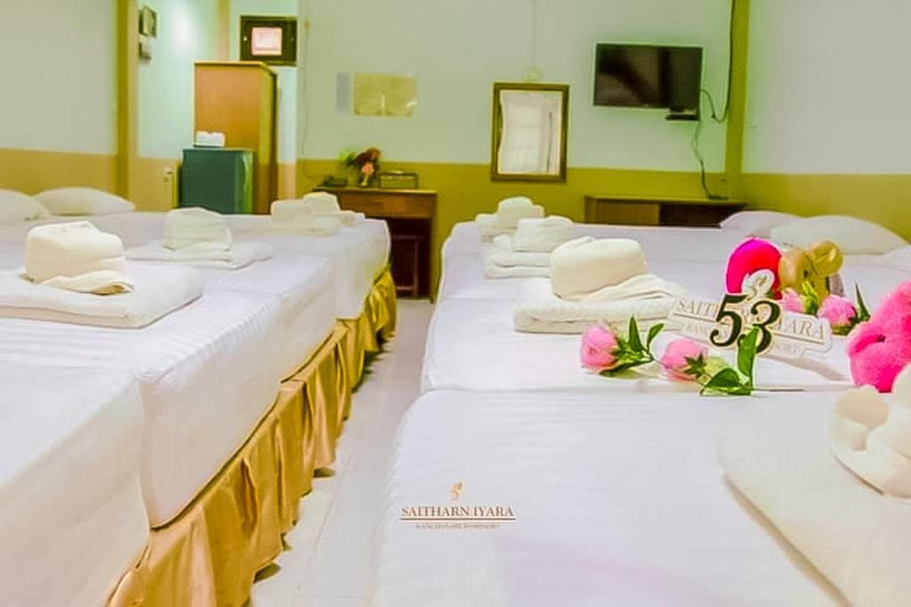 10-Bed Mixed Dormitory Room room - Image 3
