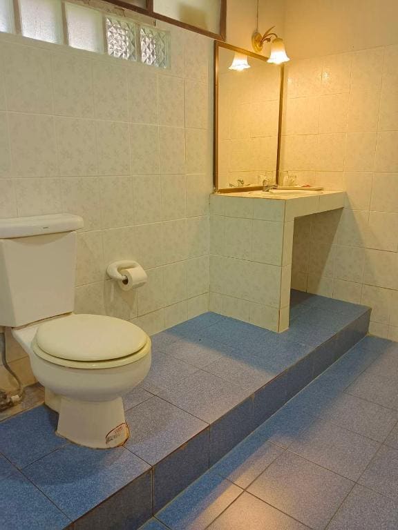 Deluxe Family Room room - Image 2