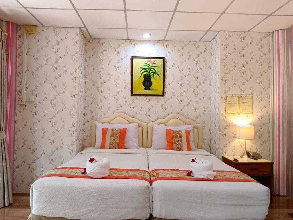 Superior Twin Room room - Image 2
