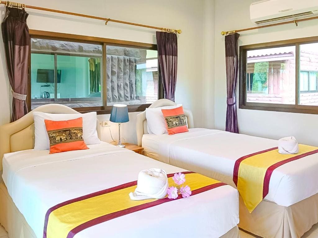 Superior Twin Room room - Image 3