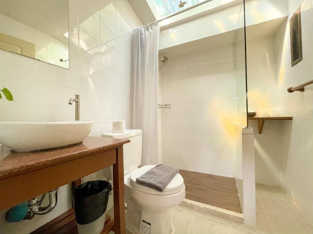 Room with Sea View room - Image 3