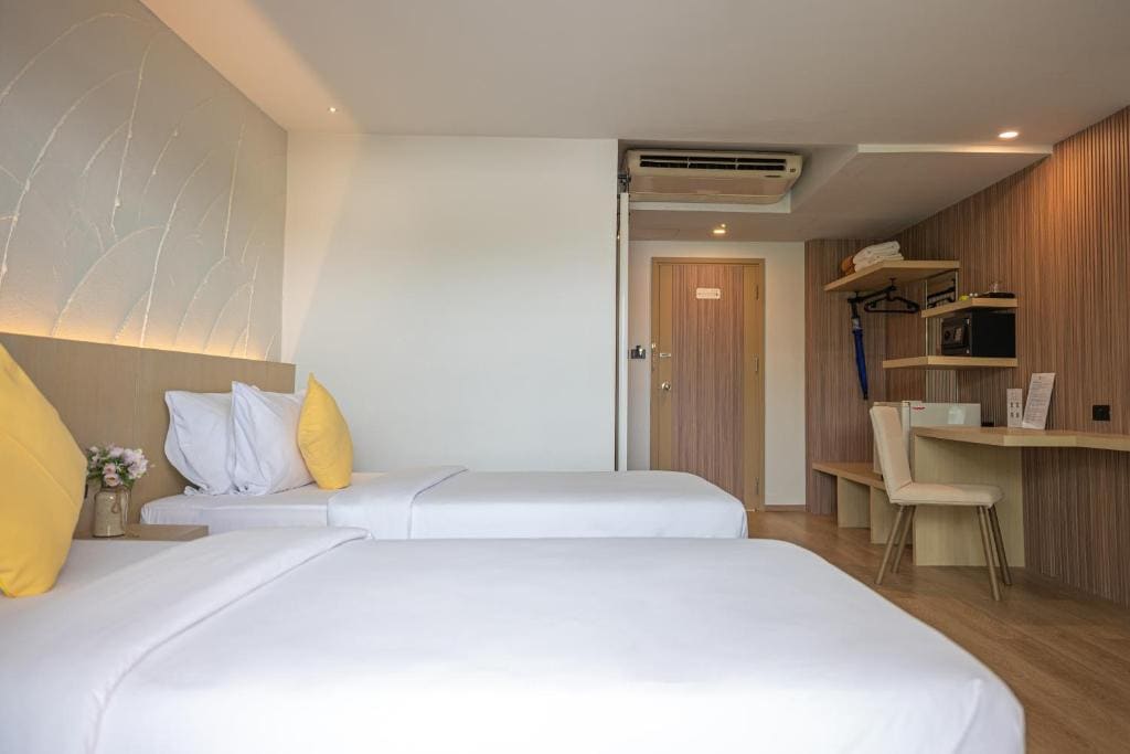 Deluxe Room Twin Bed room - Image 3