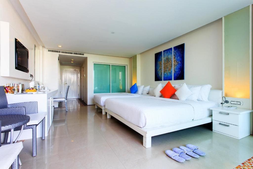 Deluxe Double or Twin Room with Pool Access room - Image 1