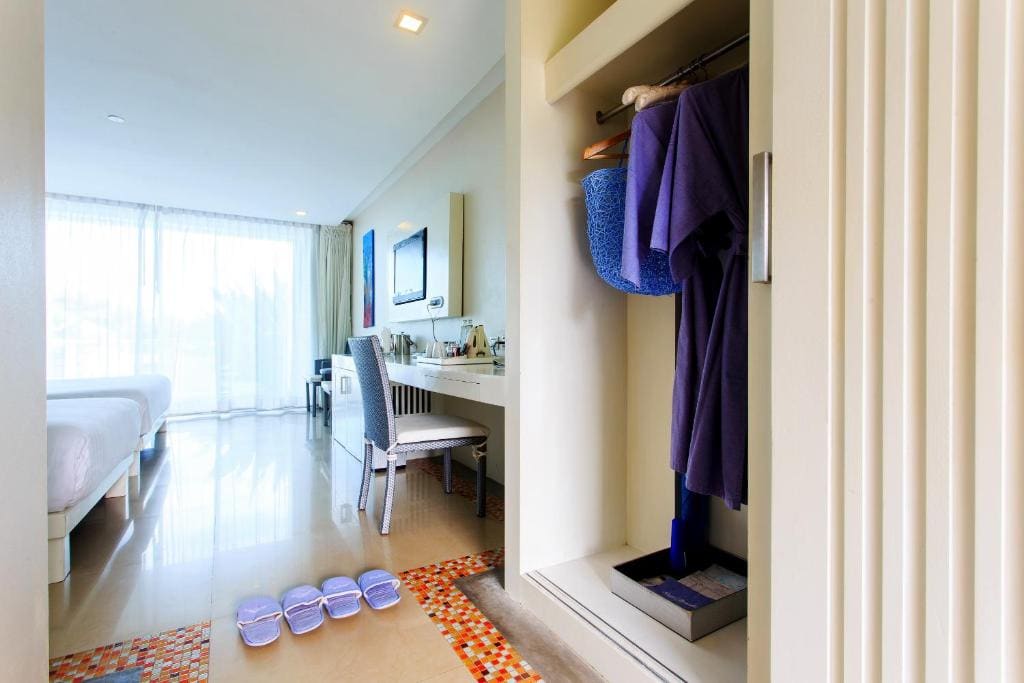 Deluxe Double or Twin Room with Pool Access room - Image 3