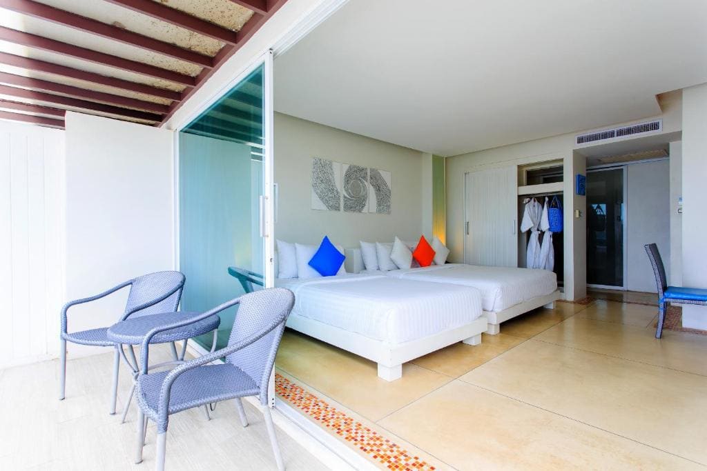 Ocean Pool Villa room - Image 3
