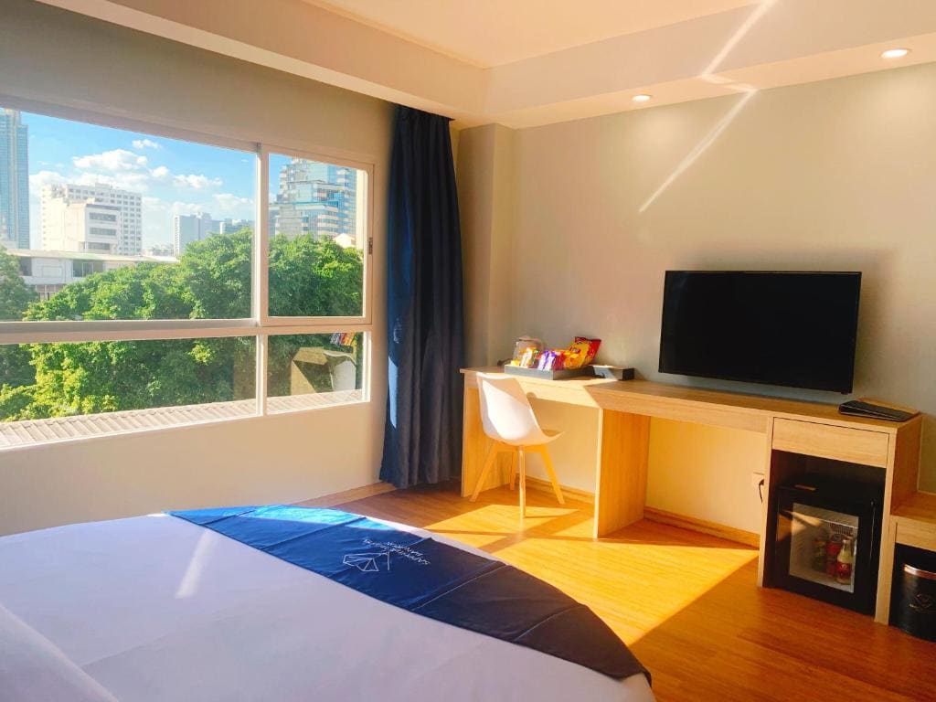 Deluxe King Room room - Image 3