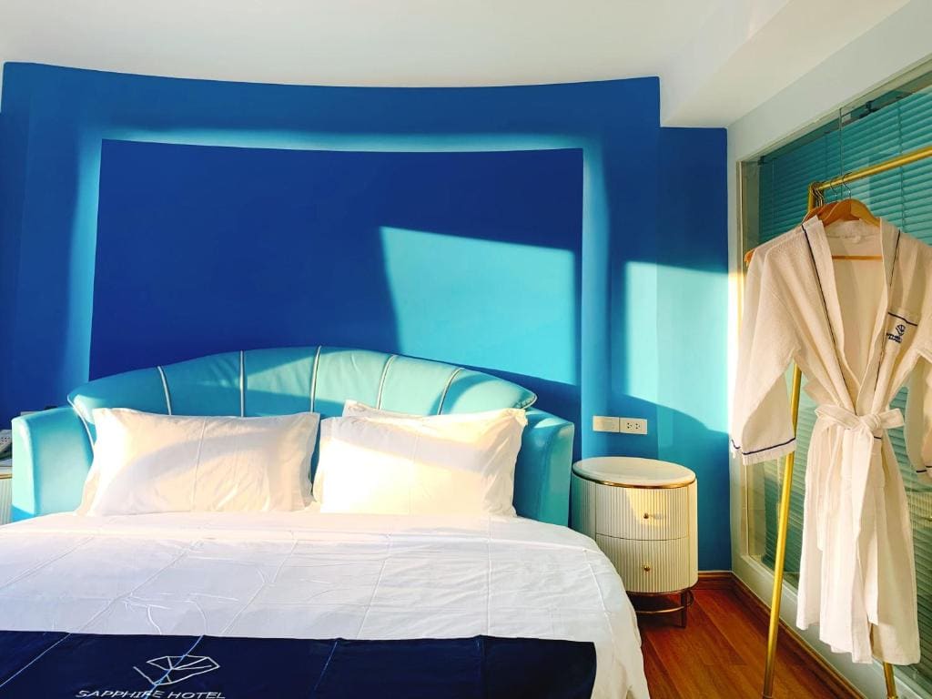 Deluxe King Room room - Image 2