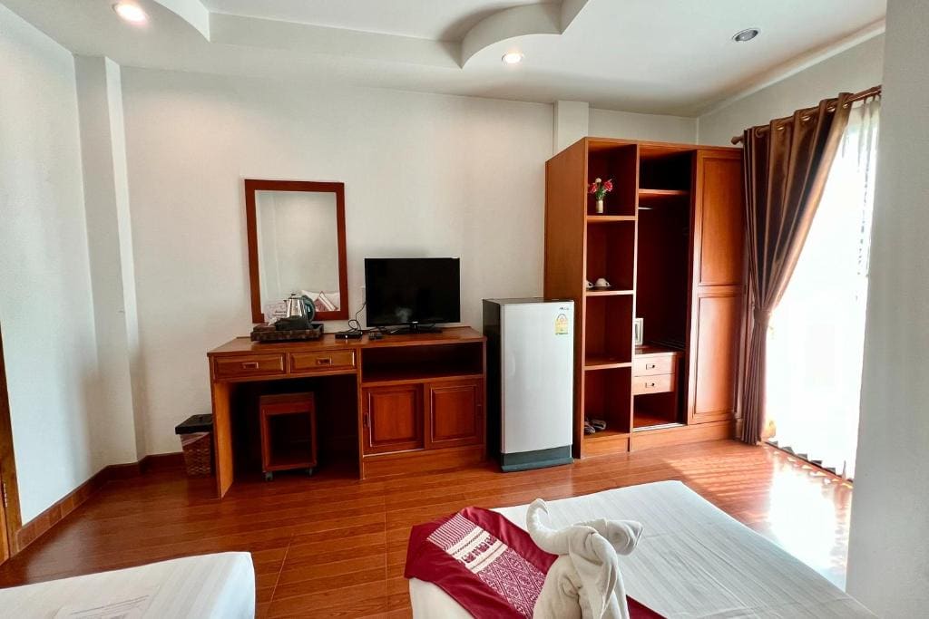 Superior Twin Room with City View room - Image 2