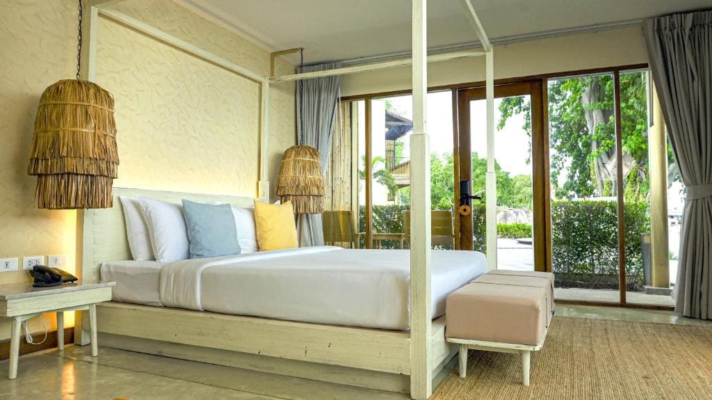 Grand Deluxe Sea View with Bathtub room - Image 3